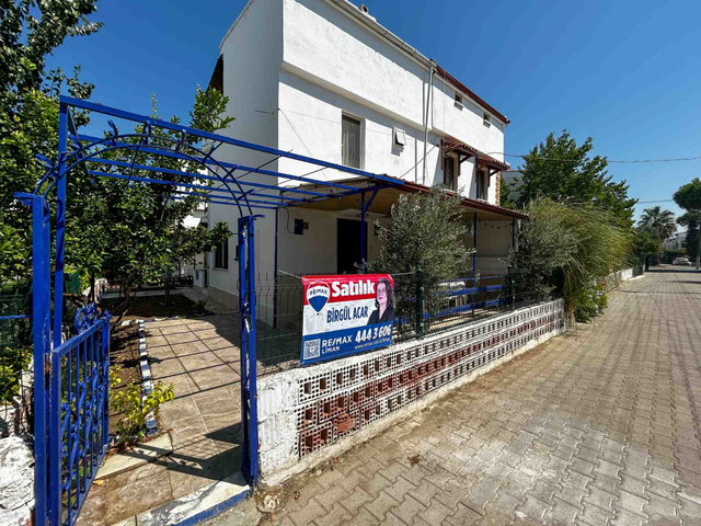 ALTINOVA AKADEMİLİLER SİTESİNDE SATILIK 3+1 VİLLA