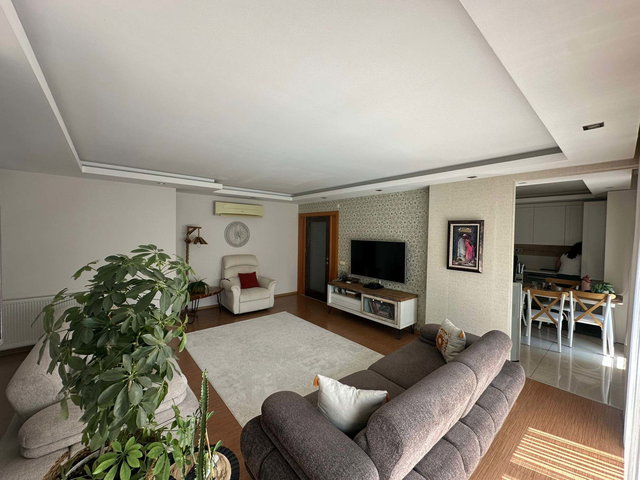 UNCALI KONAKLAR'DA SATILIK GENİŞ ARA KAT 3+1 DAİRE