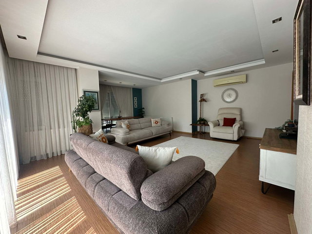 UNCALI KONAKLAR'DA SATILIK GENİŞ ARA KAT 3+1 DAİRE