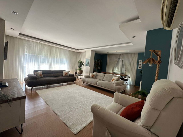 UNCALI KONAKLAR'DA SATILIK GENİŞ ARA KAT 3+1 DAİRE