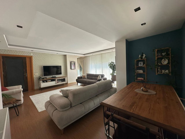UNCALI KONAKLAR'DA SATILIK GENİŞ ARA KAT 3+1 DAİRE
