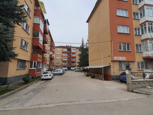 REMAX MOD'DAN YENİBAĞLAR ETİ CAD. SİTE İÇİ KİRALIK 3+1 DAİRE