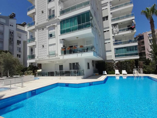 KONYAALTI UNCALI’DA 3+1 SATILIK HAVUZLU, KAPALI OTOPARKLI ARA KAT DAİRE