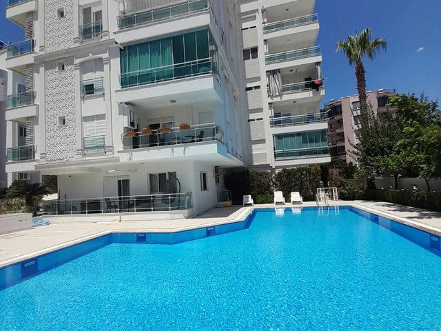 KONYAALTI UNCALI’DA 3+1 SATILIK HAVUZLU, KAPALI OTOPARKLI ARA KAT DAİRE