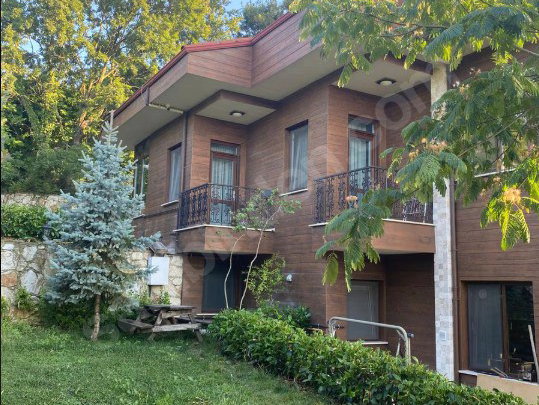 REMAX ŞEHİR OFİSİNDEN EŞSİZ MANZARALI LÜKS VİLLA