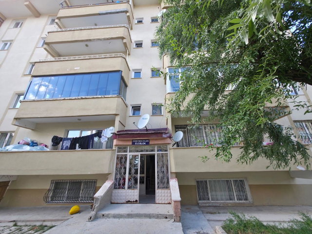 REMAX İLKE ÖĞRETMEN EVLER'DE 3+1 KİRALIK EŞYALI BODRUM DAİRE