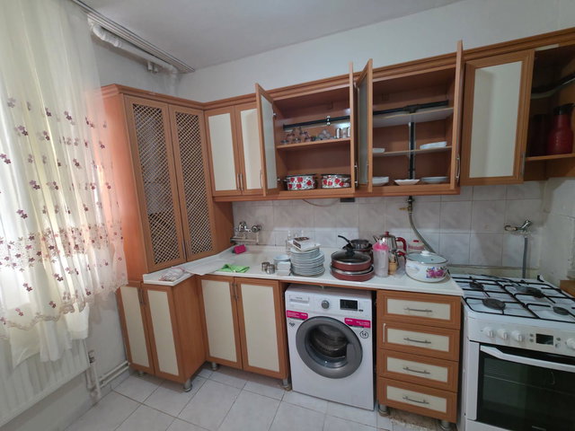 REMAX İLKE ÖĞRETMEN EVLER'DE 3+1 KİRALIK EŞYALI BODRUM DAİRE