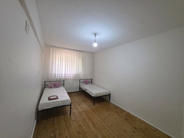 REMAX İLKE ÖĞRETMEN EVLER'DE 3+1 KİRALIK EŞYALI BODRUM DAİRE