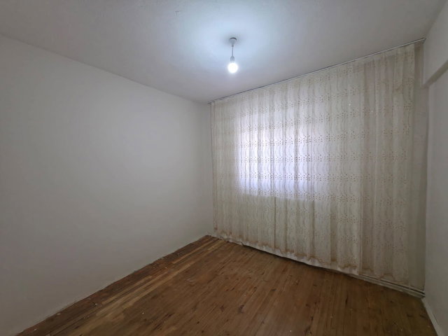 REMAX İLKE ÖĞRETMEN EVLER'DE 3+1 KİRALIK EŞYALI BODRUM DAİRE