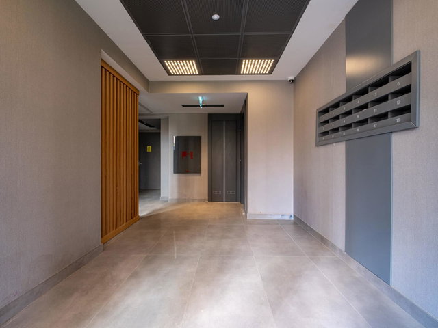 SİNPAŞ KORU AURA'DA ALÇAK KATLI BİNADA GENİŞ BALKONLU 3+1