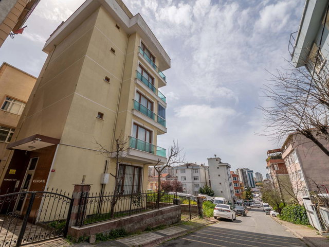 ÜMRANİYE IHLAMURKUYU'DA SATILIK 2+1 DAİRE