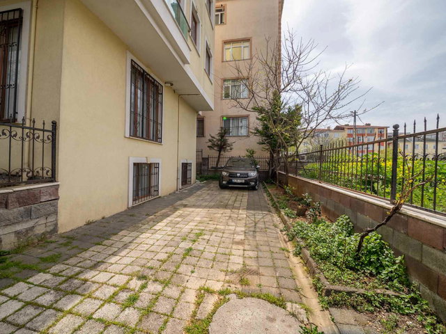 ÜMRANİYE IHLAMURKUYU'DA SATILIK 2+1 DAİRE