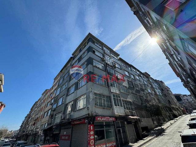 FATİH'DE MERKEZİ KONUMDA EŞYALI KİRALIK 2+1 DAİRE