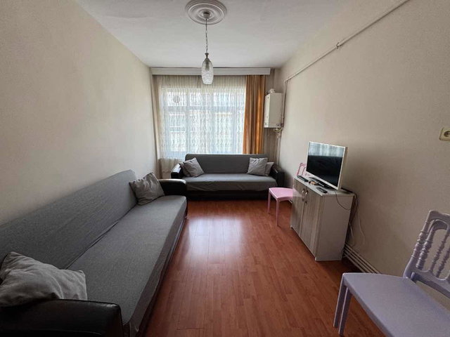 FATİH'DE MERKEZİ KONUMDA EŞYALI KİRALIK 2+1 DAİRE
