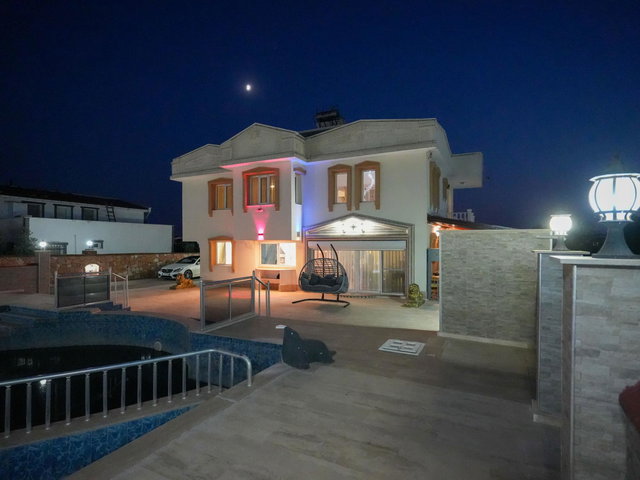 DIDIM YEŞILTEPE'DE 1400 M² ARSA ÜZERINDE 4+1 SATILIK VILLA