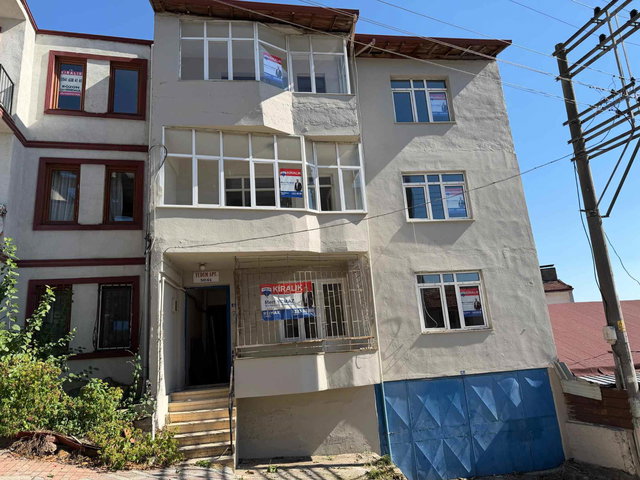 İZMIT MERKEZDE KIRALIK 2+1 DAIRE
