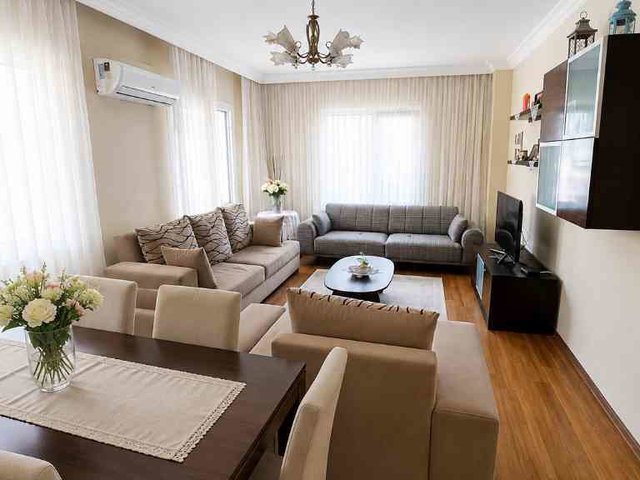 KUŞADASI MERKEZ DE YÖRÜKOĞLU SİTESİ'NDE, PLAJA, SAHİLE  500M, MASRAFSIZ 2+1 ARA KAT DAİRE.