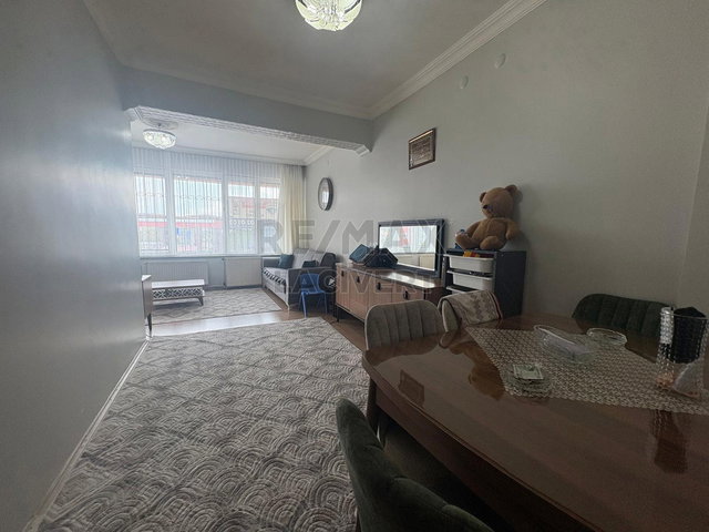 RE/MAX LACİVERT'TEN EĞİTİM FAK. KARŞISINDA SATILIK 2+1 DAİRE