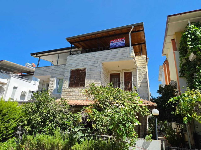 REMAX BURAK PERKİM’ DEN FETHİYE ÇALIŞ’TA PLAJA YÜRÜME MESAFESİNDE CADDE CEPHELİ 4+1 VİLLA