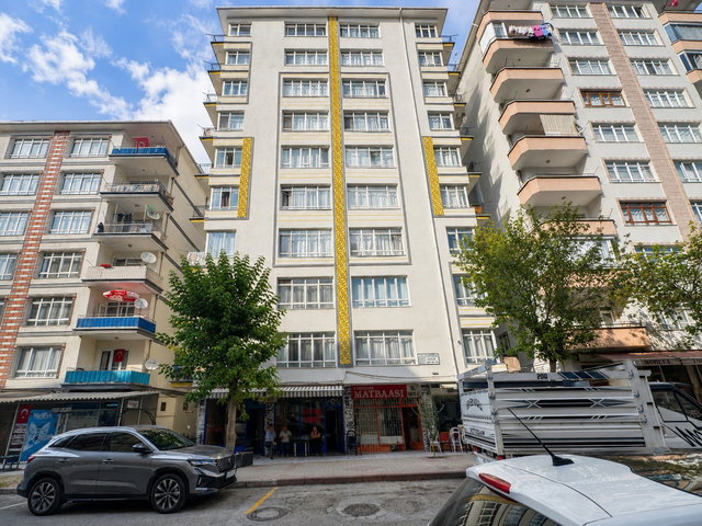 DEMETEVLERDE METROYA ÇOK YAKIN ASANSÖRLÜ ARA KAT 3+1 SATILIK DAİRE