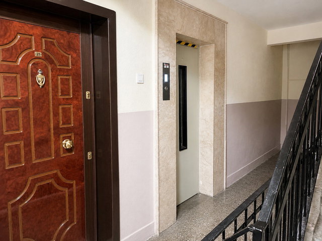 DEMETEVLERDE METROYA ÇOK YAKIN ASANSÖRLÜ ARA KAT 3+1 SATILIK DAİRE