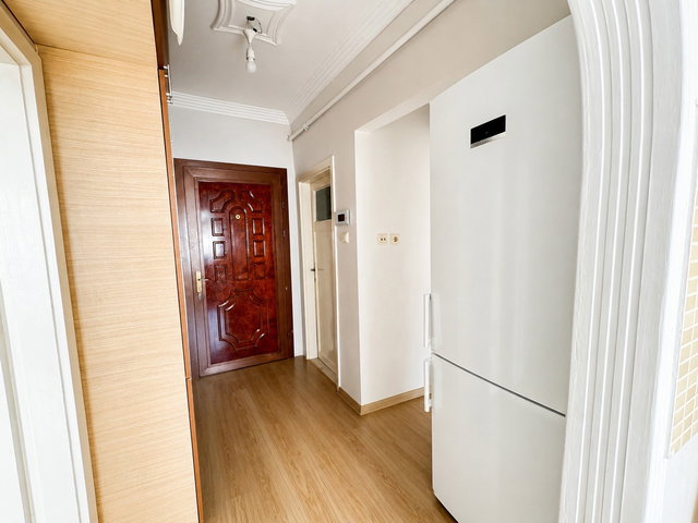 DEMETEVLERDE METROYA ÇOK YAKIN ASANSÖRLÜ ARA KAT 3+1 SATILIK DAİRE