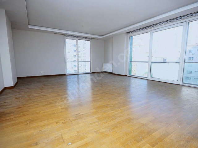 CADDEBOSTAN'DA GENIŞ 3+1 DAIRE, BAĞDAT CADDESI YAKINI
