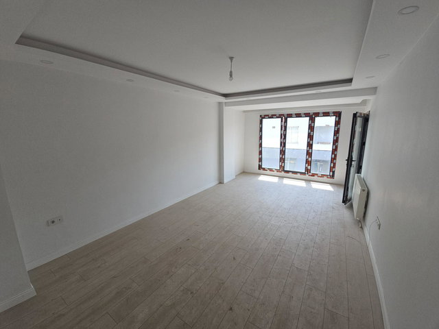 REMAX PRO2 EMRE’DEN MERKEZİ KONUMDA SIFIR ARA KAT KİRALIK DAİRE