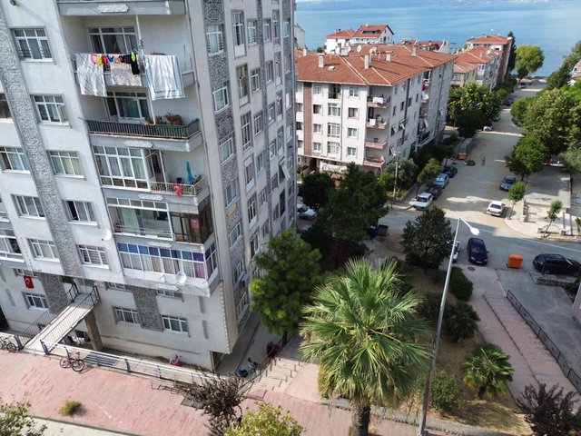 REMAX KANYON'DAN DENIZE 170 M. SATILIK 2+1.