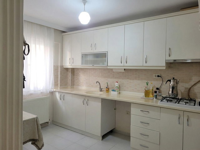 ÜÇKUYULAR DEMOKRASI ÜNIVERSITESI YANI OTAPARKLI ARAKAT 2+1 SATILIK DAİRE