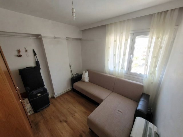ÜÇKUYULAR DEMOKRASI ÜNIVERSITESI YANI OTAPARKLI ARAKAT 2+1 SATILIK DAİRE