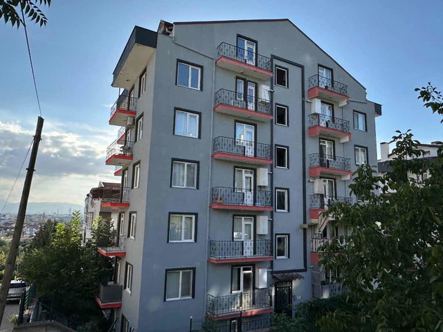 YAHYAKAPTAN YAKININDA 200 M2 ÖZEL BAHÇELI 2+1 NET 105M2 DUBLEKS