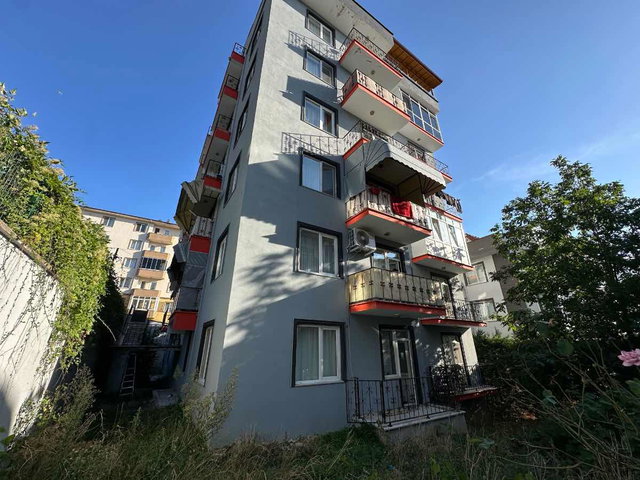 YAHYAKAPTAN YAKININDA 200 M2 ÖZEL BAHÇELI 2+1 NET 105M2 DUBLEKS