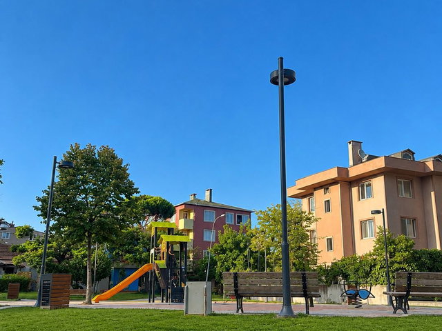 ÇENGELKÖY'DE MODERN MİMARİLİ, BALKONLU VE OTOPARKLI SIFIR 2+1