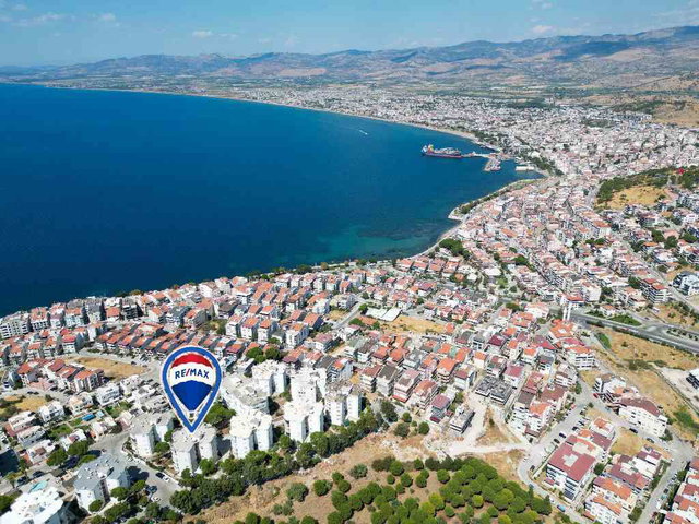 DİKİLİ’DE SEÇKİNLER SİTESİNDE, BAKIMLI KREDİYE UYGUN ARA KAT SATILIK DAİRE