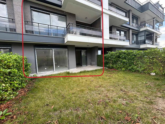 RE/MAX ŞEHİR'DEN HAVUZLU SİTEDE SATILIK BAHÇE DUBLEKS DAİRE