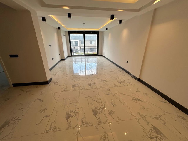 RE/MAX ŞEHİR'DEN HAVUZLU SİTEDE SATILIK BAHÇE DUBLEKS DAİRE
