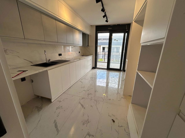 RE/MAX ŞEHİR'DEN HAVUZLU SİTEDE SATILIK BAHÇE DUBLEKS DAİRE