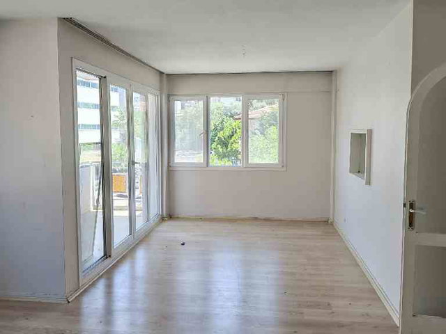 KUŞADASI’NDA 3+1, 130 M² BRÜT, 3 CEPHELİ, BALKONLU KİRALIK DAİRE