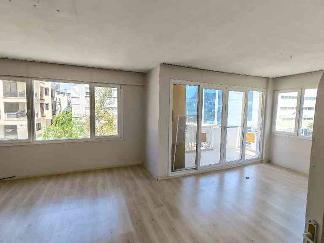 KUŞADASI’NDA 3+1, 130 M² BRÜT, 3 CEPHELİ, BALKONLU KİRALIK DAİRE