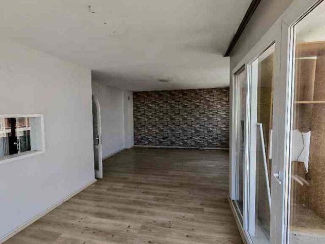 KUŞADASI’NDA 3+1, 130 M² BRÜT, 3 CEPHELİ, BALKONLU KİRALIK DAİRE