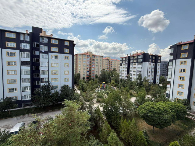 REMAX İLKE'DEN AYYILDIZ TOKİLER'DE 3+1 KİRALIK DAİRE