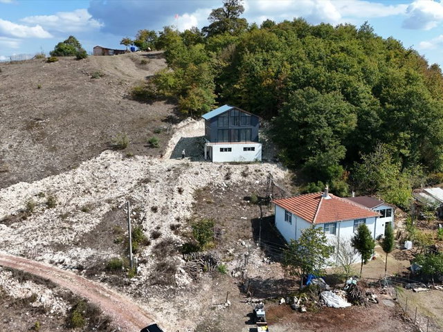 REMAX EXCELLENCE/ ÇAKMAKLAR KÖYÜNDE ÖZEL DİZAYN EDİLMİŞ AHŞAP EV