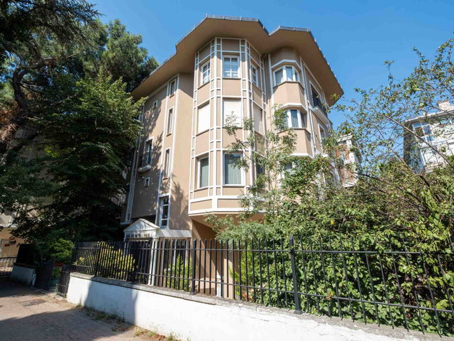 CADDEBOSTAN SAHİLE  3. BİNA İÇİ FULL YAPILI 4+1 + (GİYİM ODASI) 165M2 NET SATILIK BAHÇE DUBLEX