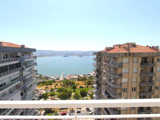 BAYRAKLI YEŞİL SİTEM PANORAMİK DENİZ MANZARALI KIRALIK 3+1 DAİRE