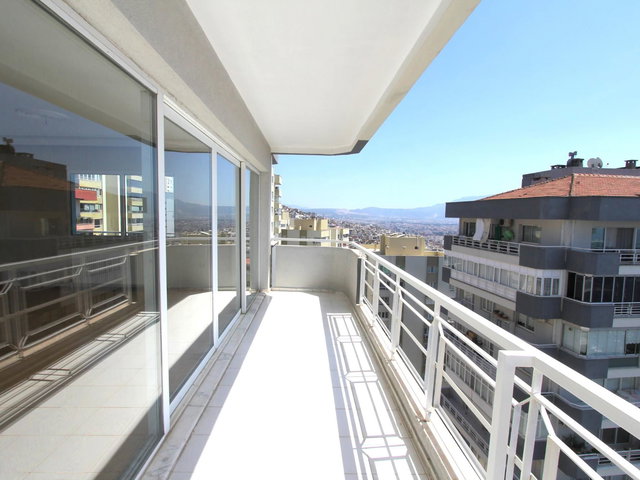 BAYRAKLI YEŞİL SİTEM PANORAMİK DENİZ MANZARALI KIRALIK 3+1 DAİRE