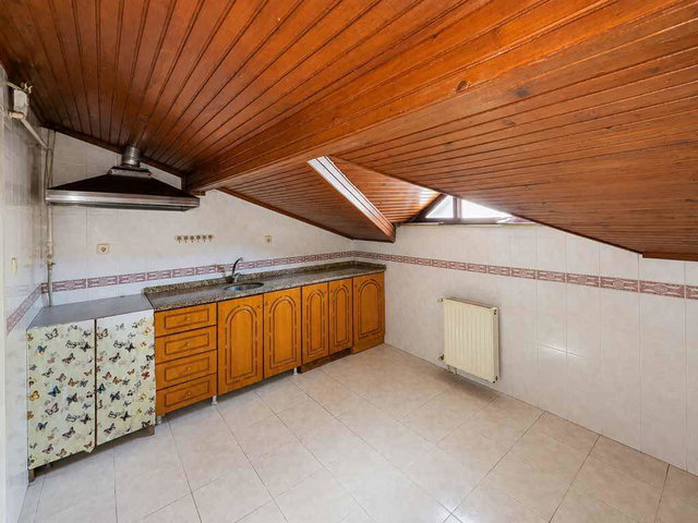 ÜSKÜDAR BURHANİYE’DE MANZARALI, 2+1 ÇATI KATI DAİRE