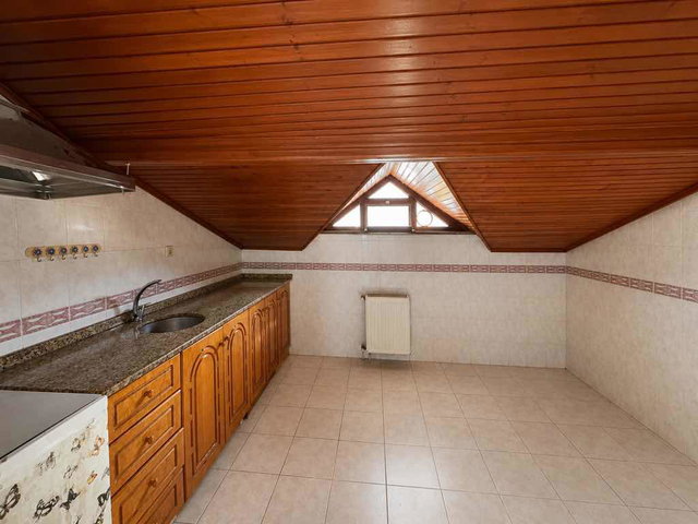 ÜSKÜDAR BURHANİYE’DE MANZARALI, 2+1 ÇATI KATI DAİRE