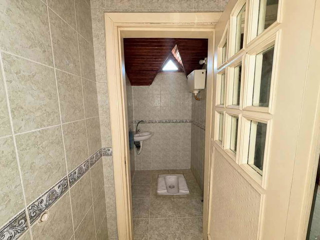 ÜSKÜDAR BURHANİYE’DE MANZARALI, 2+1 ÇATI KATI DAİRE