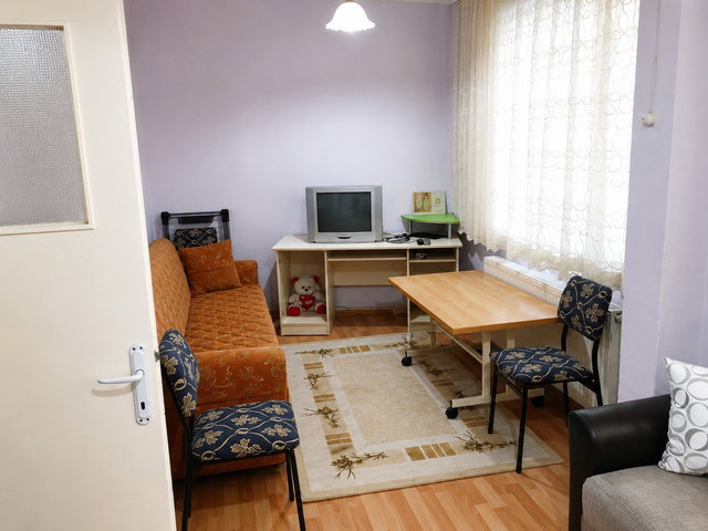 KEÇİÖREN TEPEBAŞI’NDA MERKEZİ KONUMDA EŞYALI 2+1 KİRALIK DAİRE